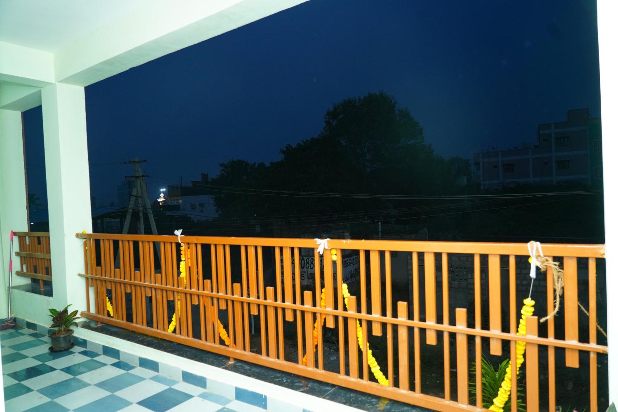 Mithra'S Homestay Near Padmavathi Ammavari Temple Tirupati Exterior photo
