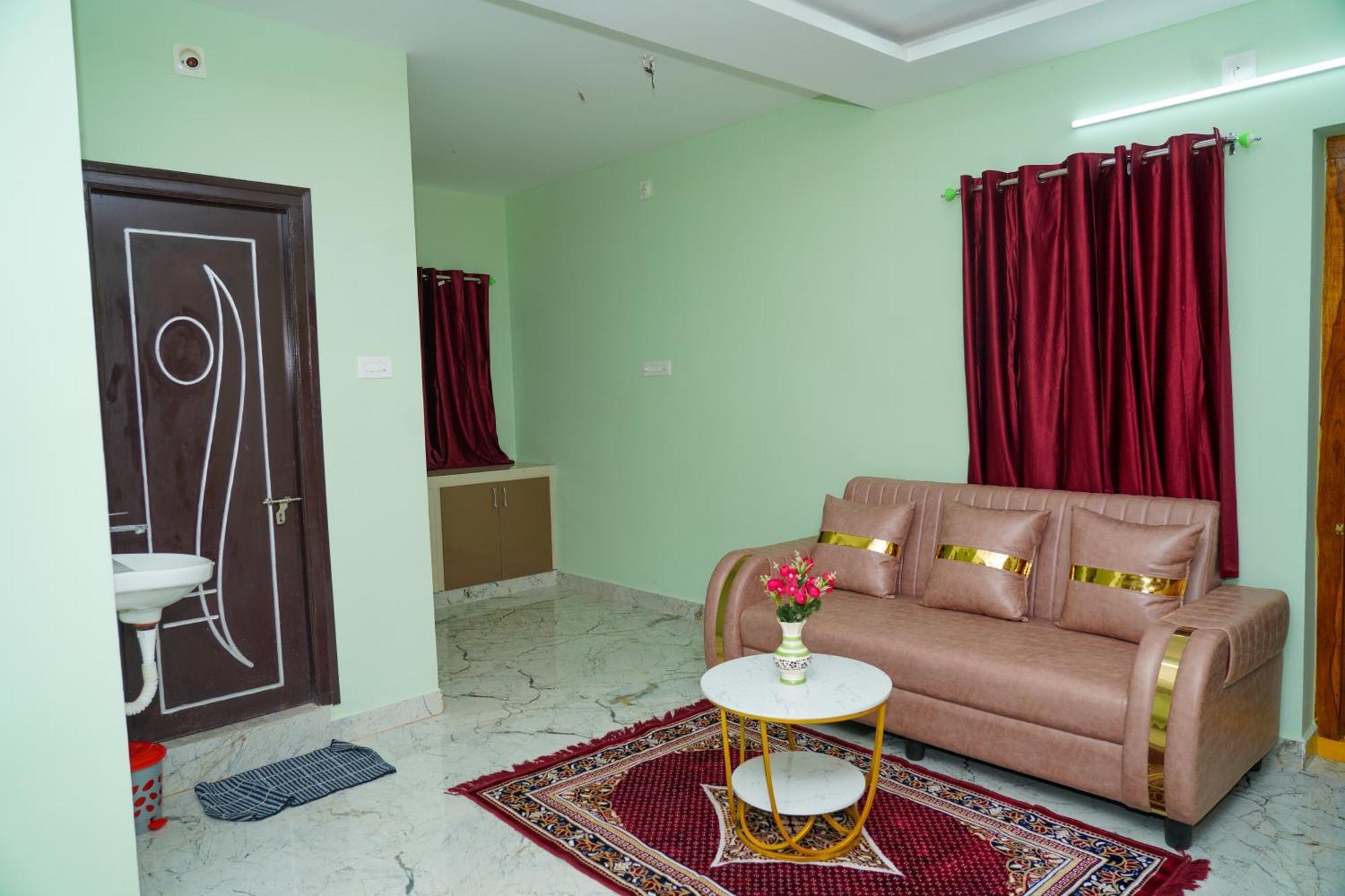 Mithra'S Homestay Near Padmavathi Ammavari Temple Tirupati Exterior photo